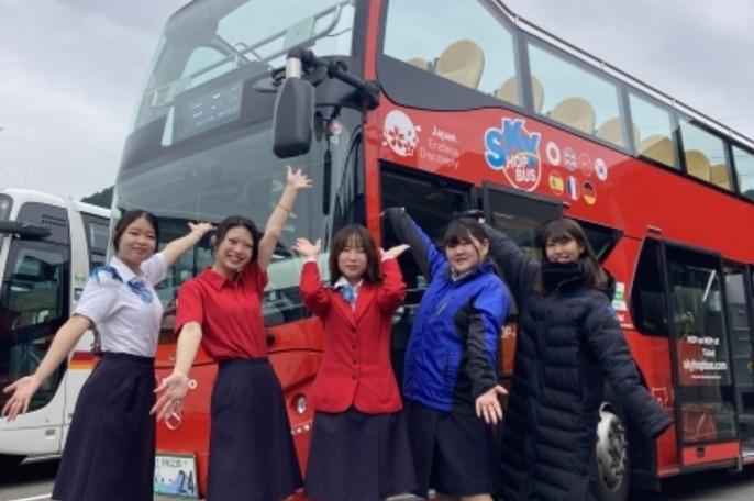 お客様の思い出作りをお手伝いする、観光バスガイドのお仕事! | 明星観光バス株式会社のthumbnail